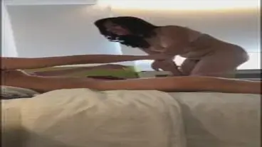 Gadis Semok Cantik Pasrah Goyang Kasur Hotel