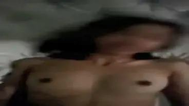 Tante Cantik Pasrah Goyang Kasur Malam
